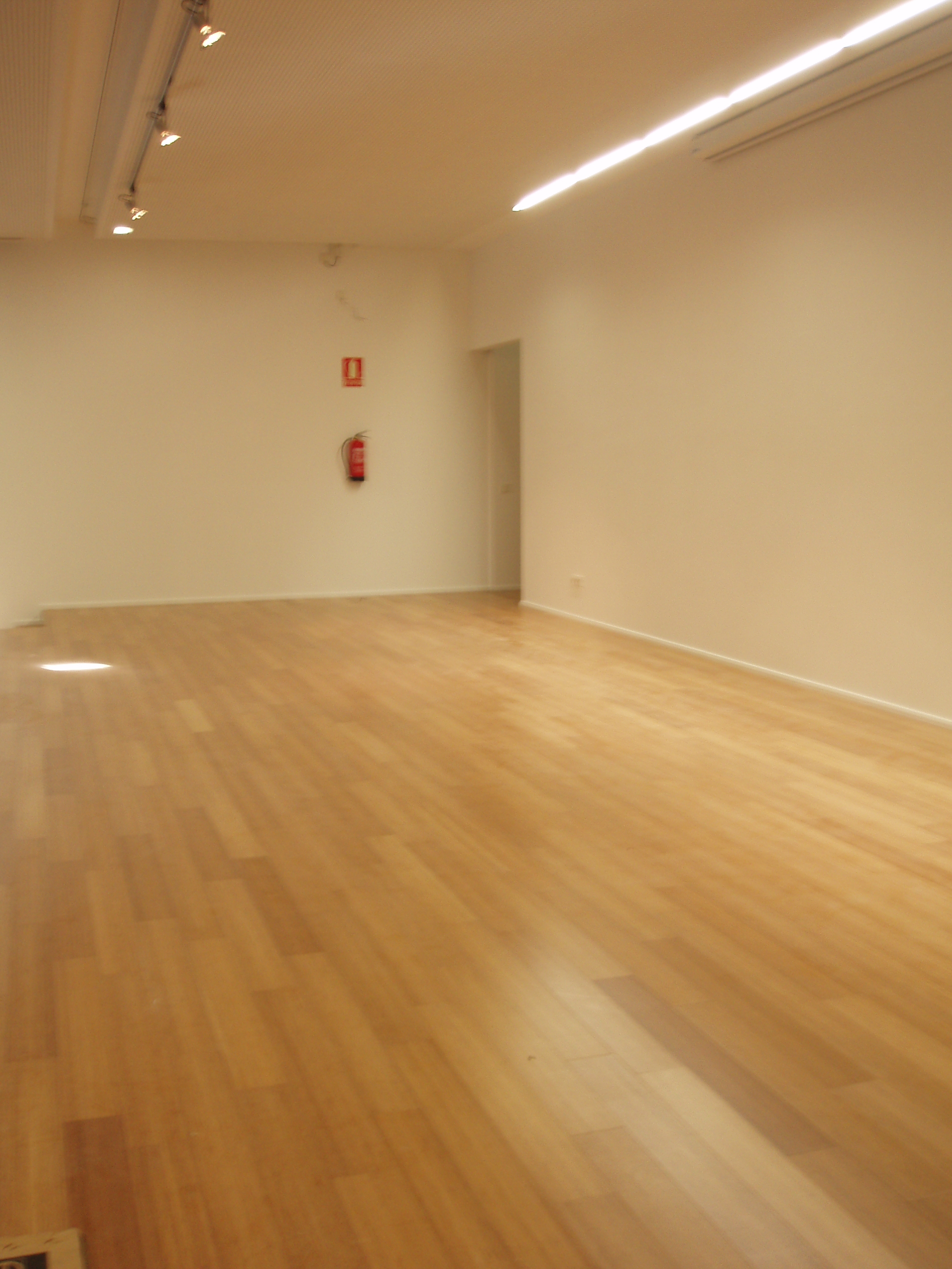 INSTALACION DE TARIMAS Y PARQUETS, ACUCHILLADOS Y BARNIZADOS EN ASTURIAS